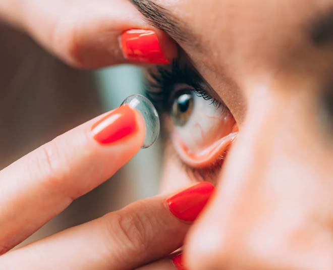 6-health-and-safety-basics-of-using-contact-lenses-while-wearing-makeup