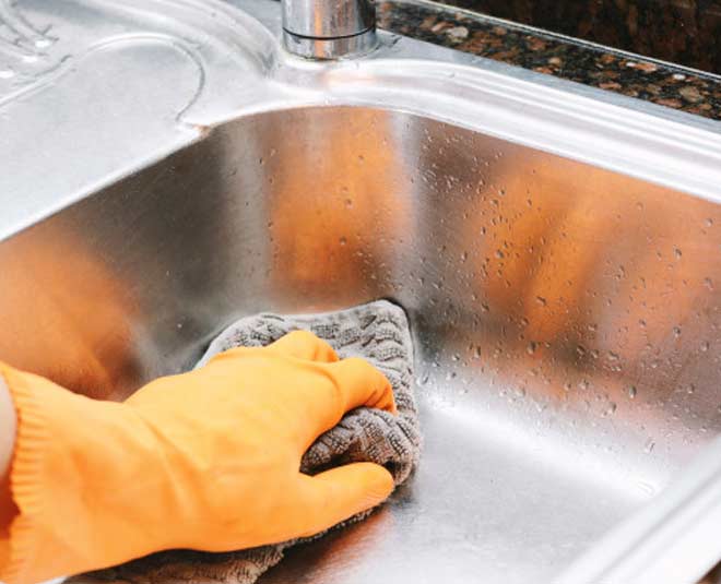 sink cleaning inside 