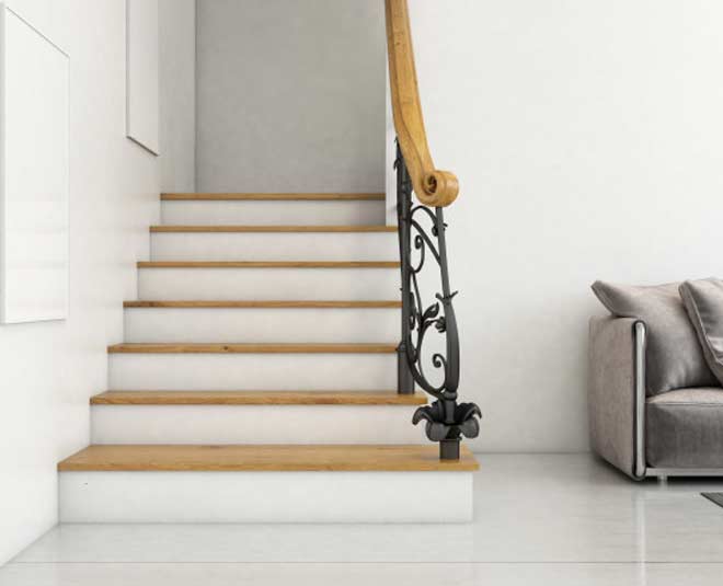 सीढ़ियों का इस्तेमाल करें stairs inside