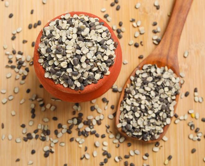 diy-urad-dal-face-pack-for-glowing-skin-in-hindi-diy-urad-dal-face