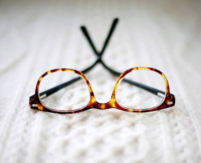 way to clean your eyeglasses inside 