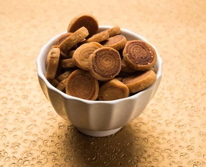 bhakarwadi namkeen recipe