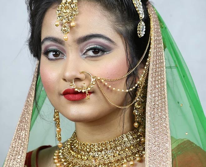 bold eyebrows red lips