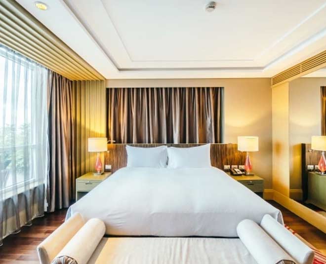 couple photo on which wall as per vastu