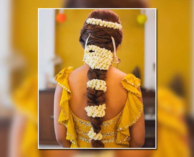 गुथी हुई चोटी को गजरे से सजाएं gajra with braid