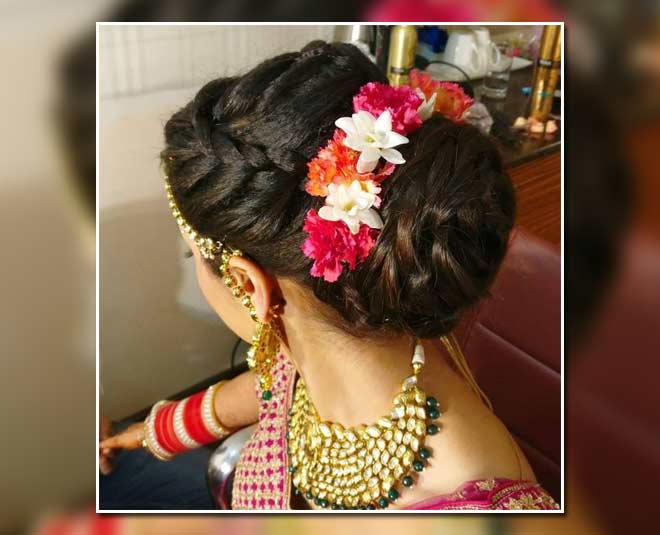 हाई बन में गजरा high bun gajra