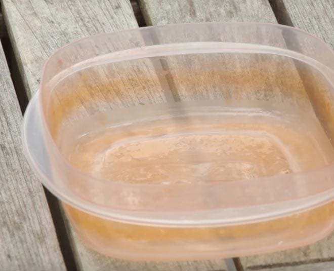 how to clean plastic containers