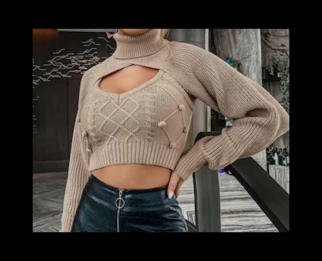 Crop top hotsell sweater outfit