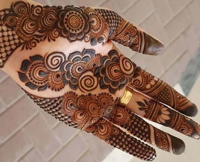 intricate floral mehndi design
