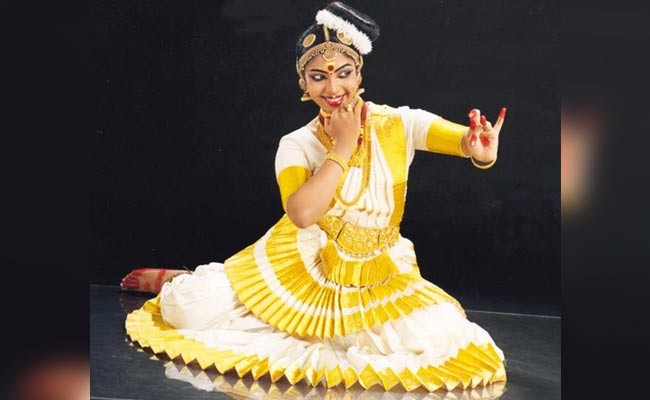 kerala folk dance mohiniattam