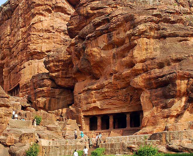 बादामी गुफा know about famous cave in india barabar badami inside