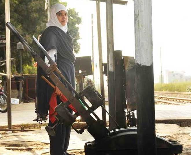 mirza salma beg  first railway gatewoman