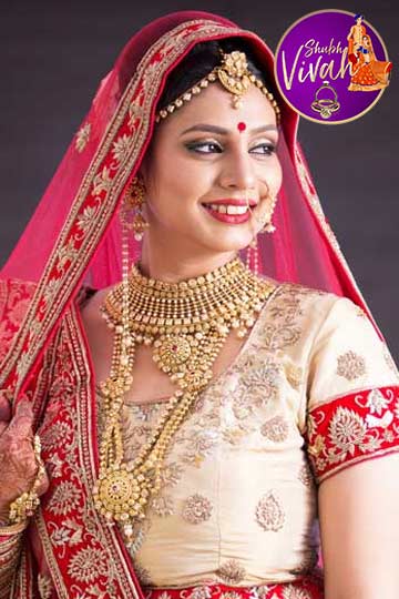 Trendsetter दुल्हनें, जिन्होंने शादी के लिए चुना Love Story मोटिफ लहंगा -  bride wear custom lehenga with personalised embroidery-mobile
