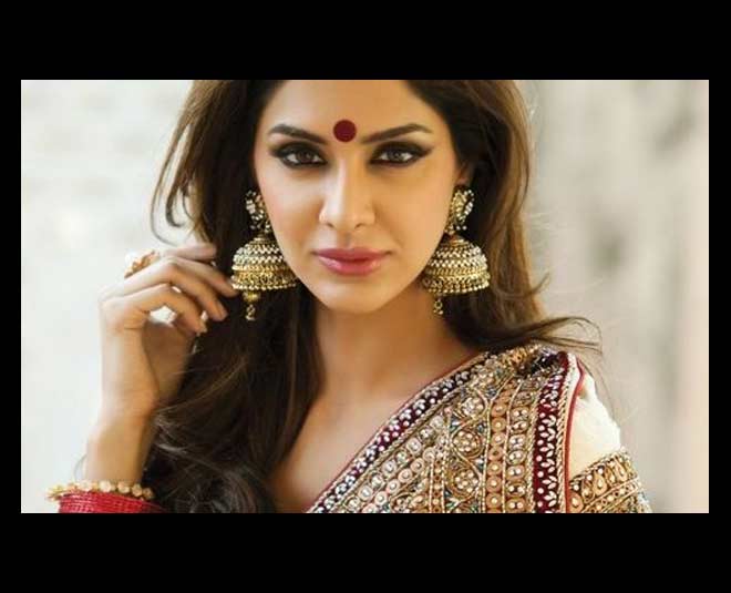 open hair to show off your jhumkas