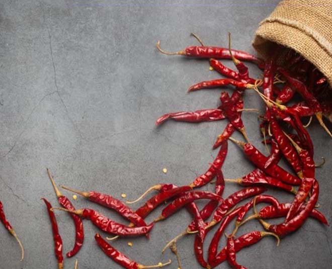 क्रंची तड़का लगाएं red chilli for food
