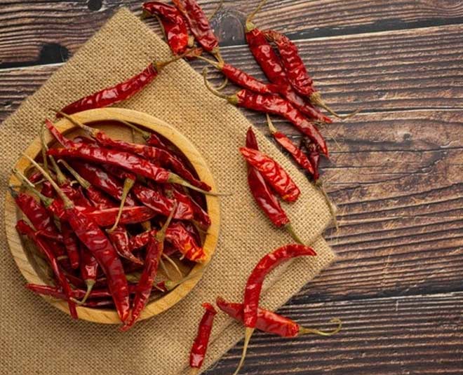नजर उतारने का घरेलू तरीका red chilli for nazar