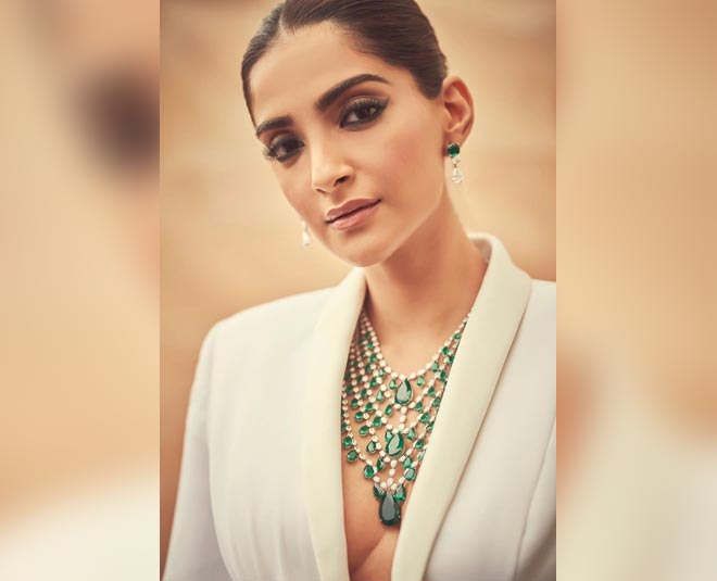 Deepika padukone sales emerald necklace