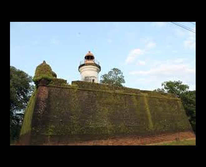 thalassery fort in hindi