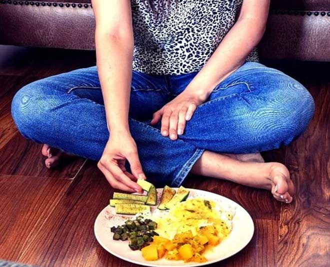 benefits-of-eating-while-sitting-on-floor-in-hindi-benefits-of-eating