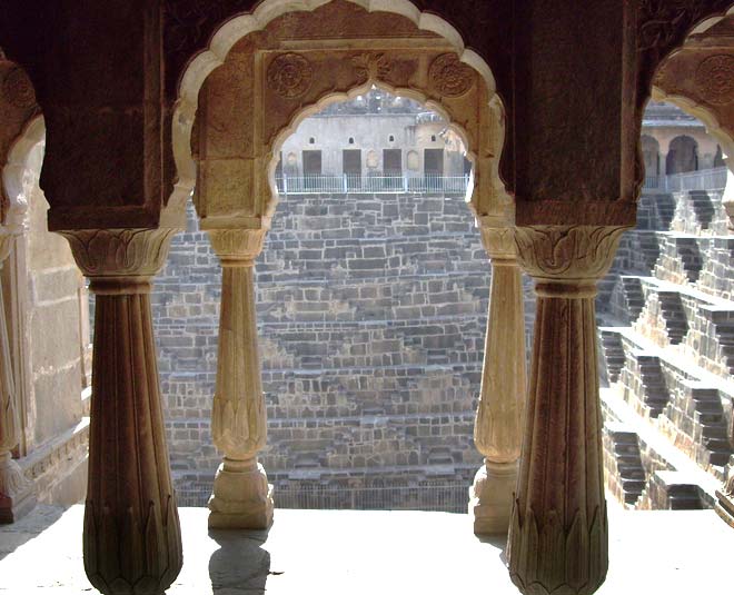 famous place in abhanari