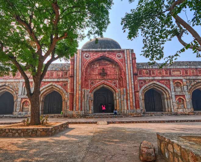 history about jamali kamali monument delhi inside 