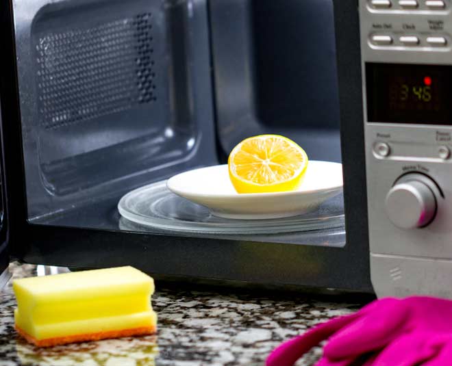 How To Clean Your Oven With A Lemon 