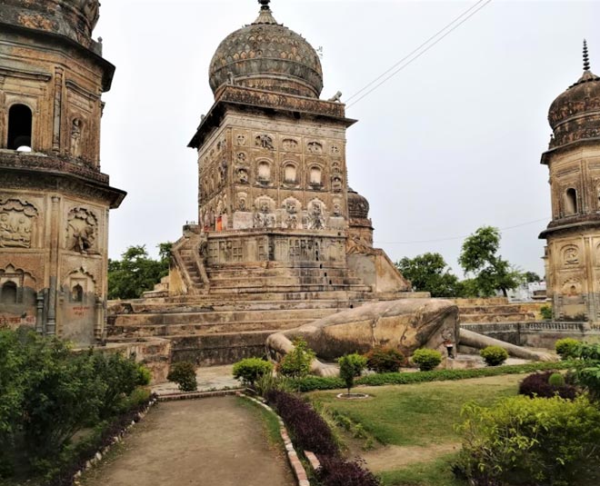 interesting facts about frog temple in lakhimpur kheri inside 