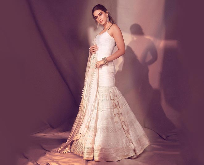 kirti sanon in white skirt set