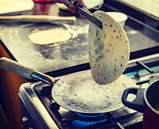 know how to clean black stains from roti tongs chimta