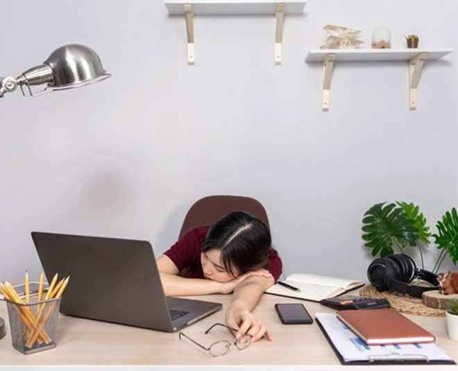 1. उठें और चलें- sleep cycle disturbance