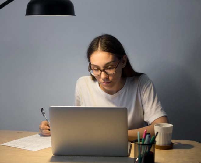 स्टडी टेबल के पास खुली जगह चाहिए study table vastu