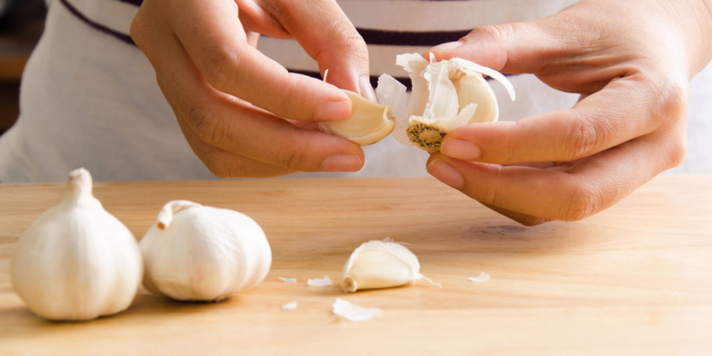 How To Remove Garlic Smell From Hands HerZindagi