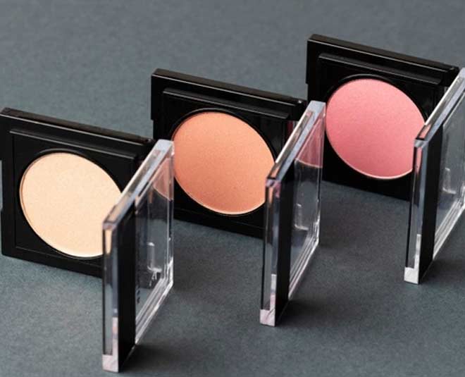 What is The Difference in Blusher and Highlighter in Hindi what is