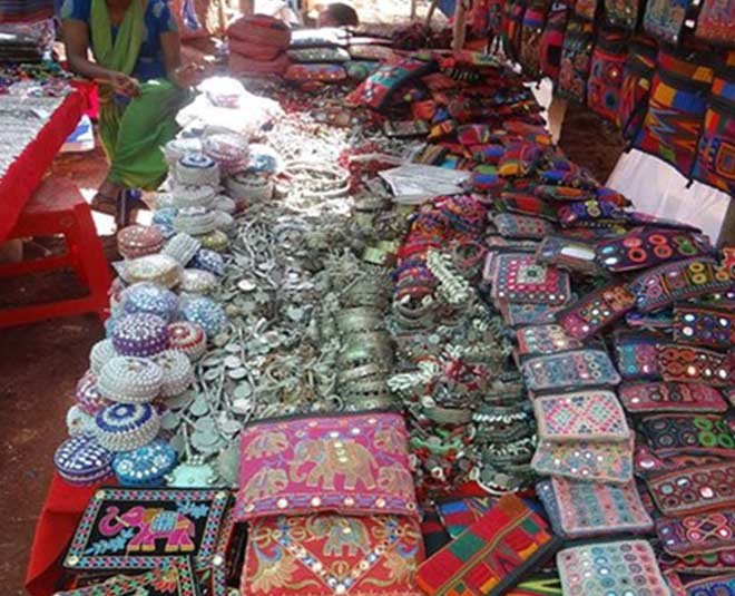 anjuna flea market in goa