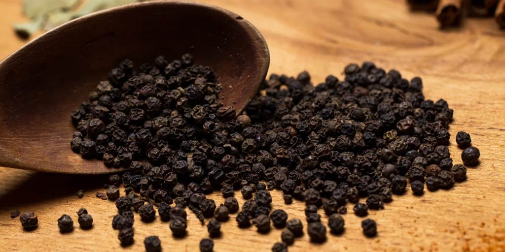 Know About The Benefits Of Black Pepper Water In Hindiकाली मिर्च का