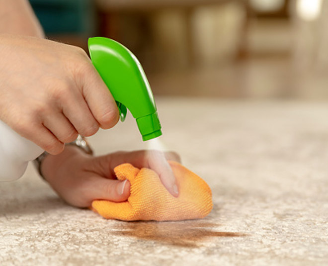 कारपेट से सॉस का स्टेन carpet cleaning sauce