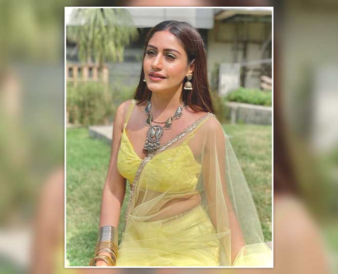 carry oxidised jewellery with saree