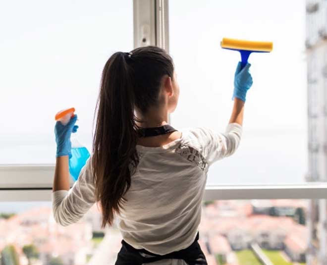 मिनटों में चमक जाएगा शीशा clean mirror