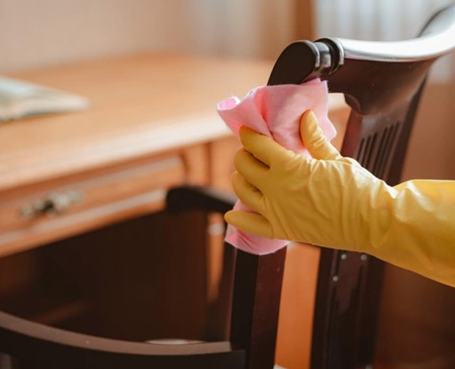 फर्नीचर की करें सफाई cleaning furniture diaper