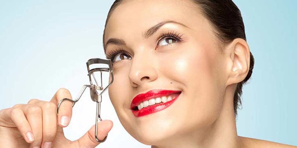 How To Fix The Common Eyelash Curler Mistakes That You Might Be Making