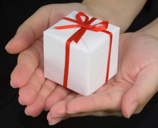 Should You Buy Your Kids' Teacher a Holiday Gift?