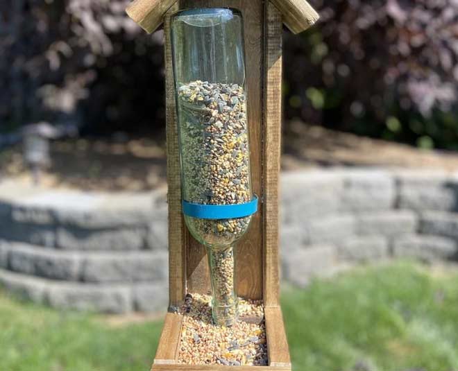 how to clean bird feeder dry properly