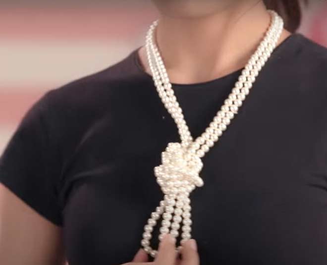 स्टाइल-9 how to style long pearl necklace