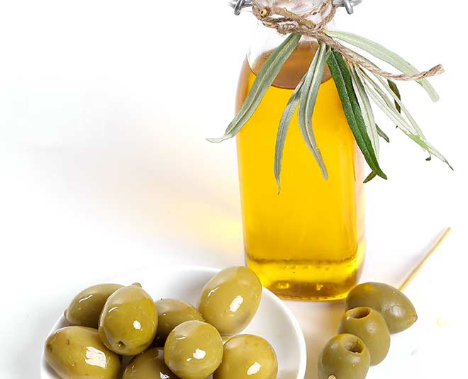 how you can use olive oil to get rid of dandruff inside 