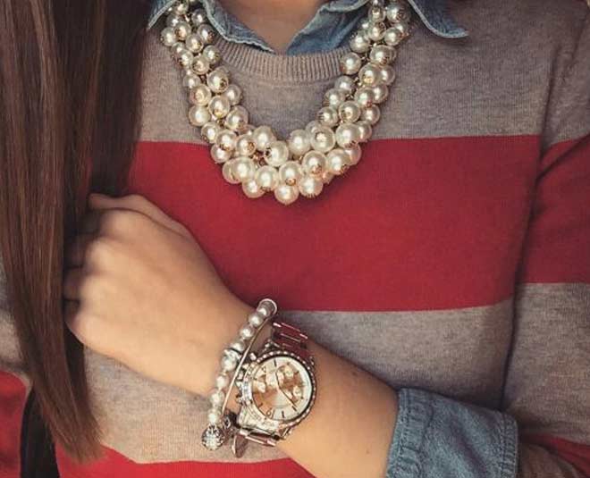 स्टाइल-6 long pearl necklace styling tips