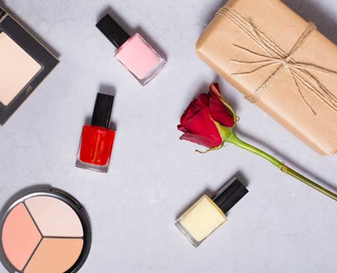 makeup box clean in hindi