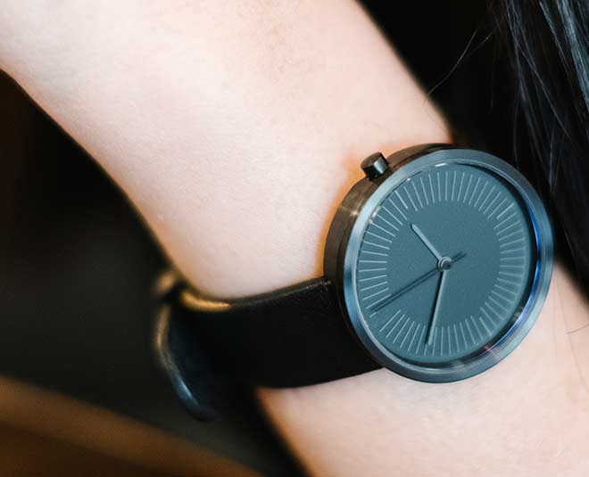 minimalist wrist watch