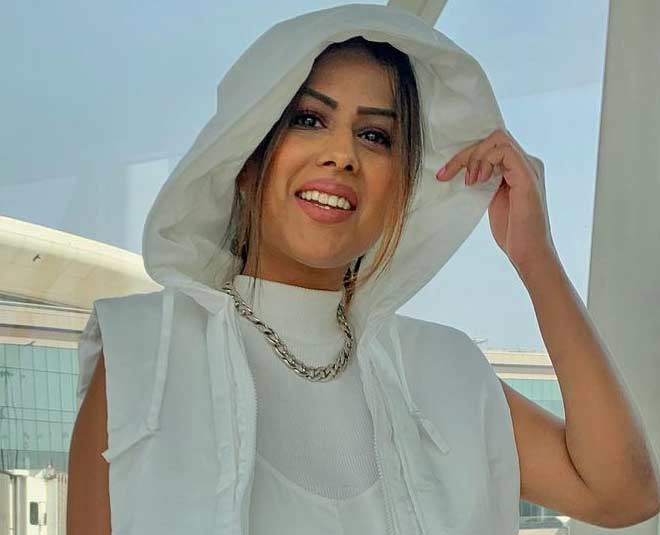 nia sharma cake pics