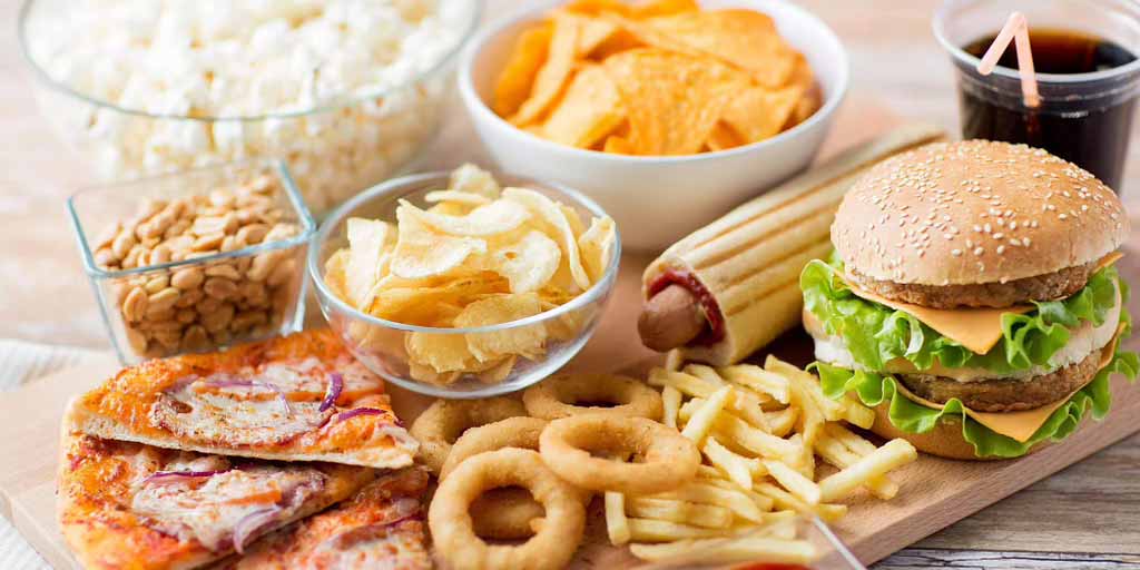 Ultra Processed Foods to Avoid Eating Daily as Per Ayurveda In Hindi