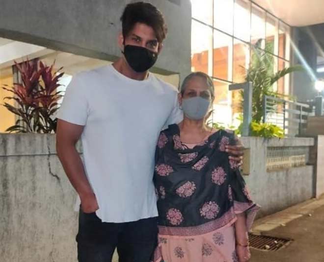 मां का साथ नहीं छोड़ते थे सिद्धार्थ sidharth shukla mummy